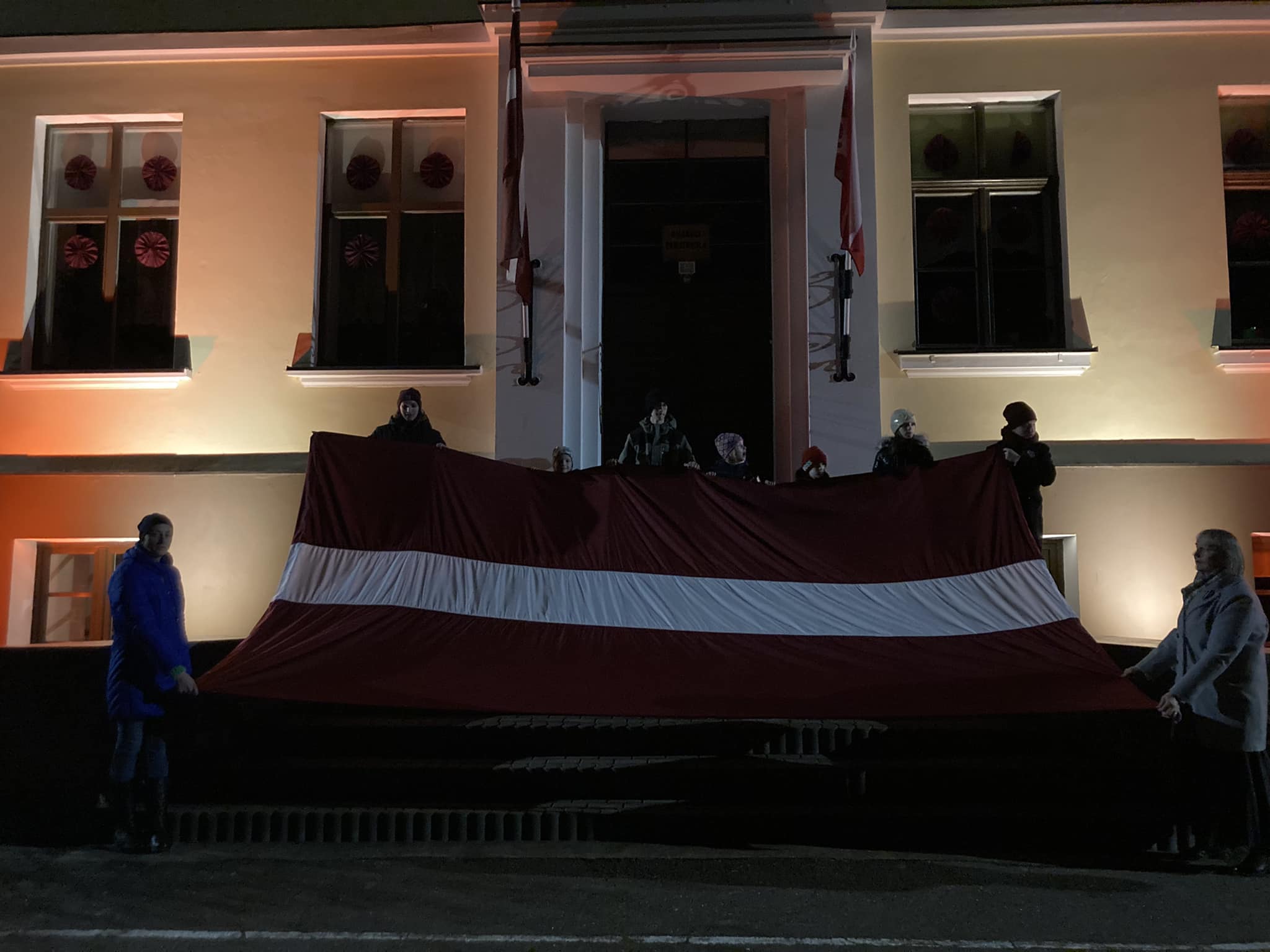Galvenā balva - lielais Latvijas karogs